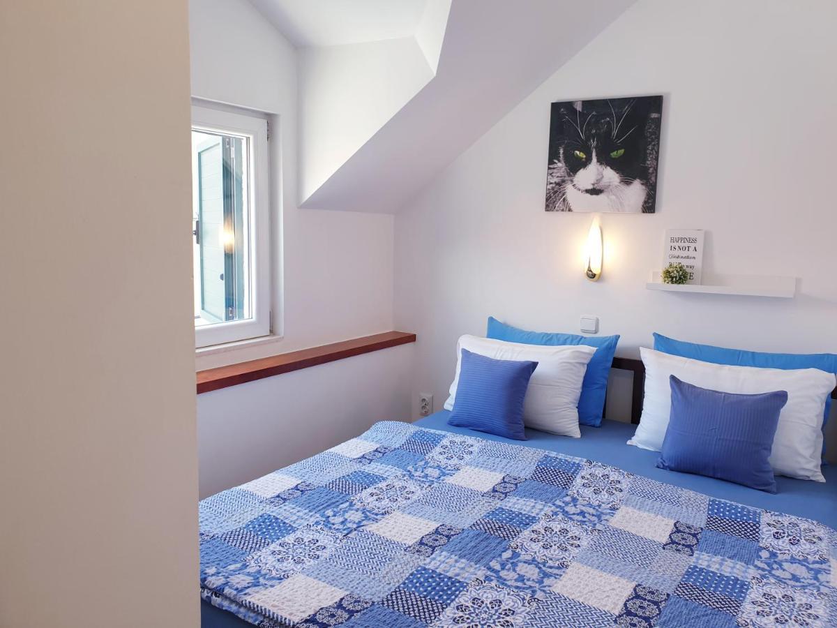 Apartments Sandra In The Historical Center Of The City Supetar Exterior photo